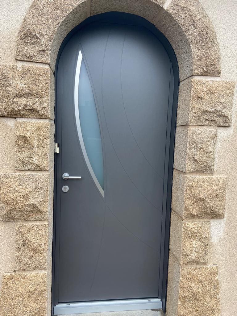 Fermetures Connect PORTE ENTREE MENUISERIES EXTERIEURES Fermeturesconnectmenuiseriesaluporteentreecintreealumaineetloiresegreleliondangers 1