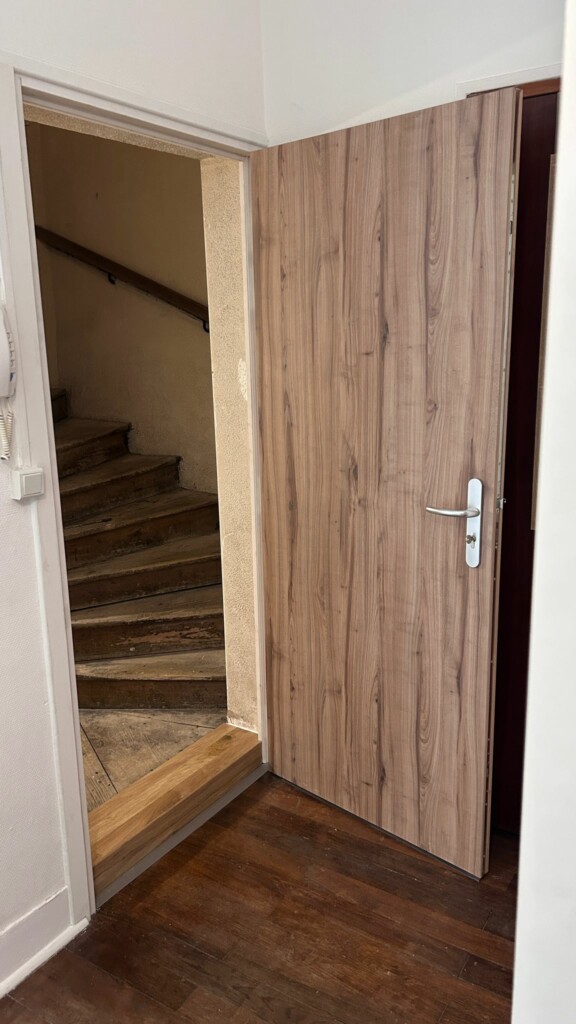 Fermetures Connect PORTE ENTREE Portepaliereappartementangersfermeturesconnect 2