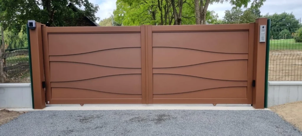 Fermetures Connect PORTE ENTREE Portail Alu Marron Thomy Combree1