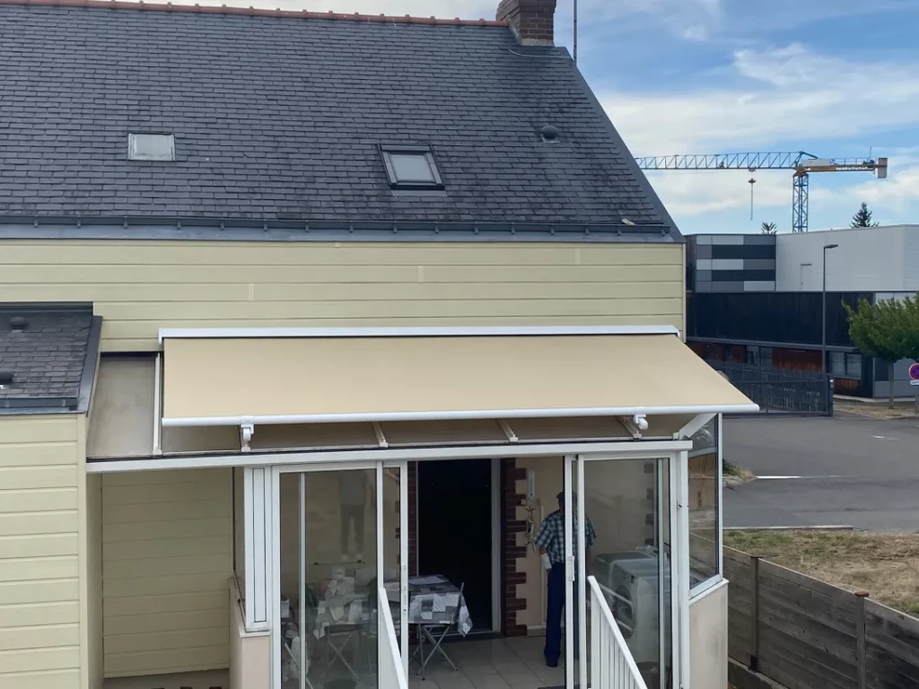 Fermetures Connect PORTE ENTREE Store Veraclim Veranda